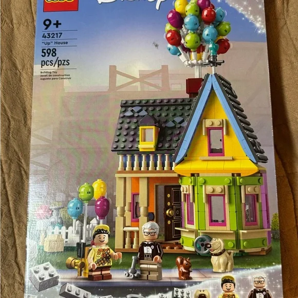 LEGO Disney 100th Anniversary Set - Picture 1 of 3